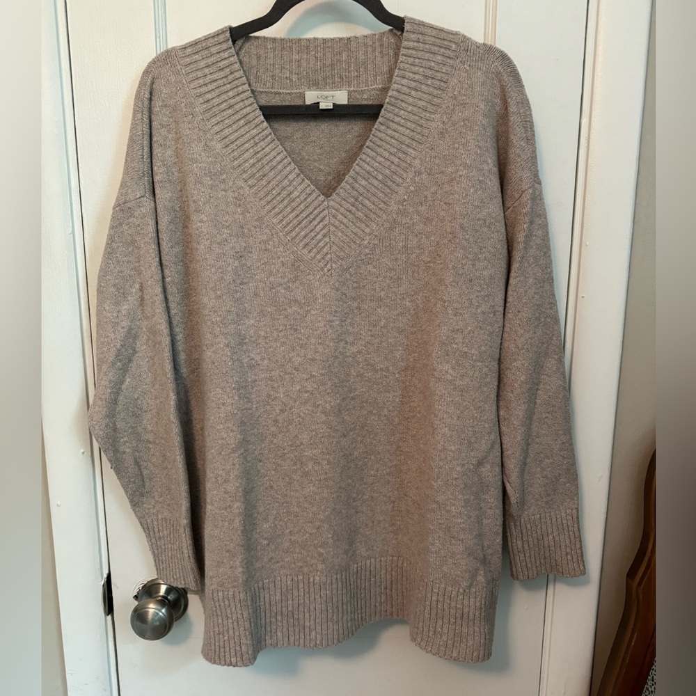 LOFT Soft Tan V-neck Sweater L